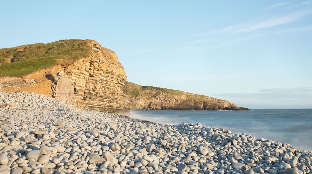 Landscape picture of a beach in Wales