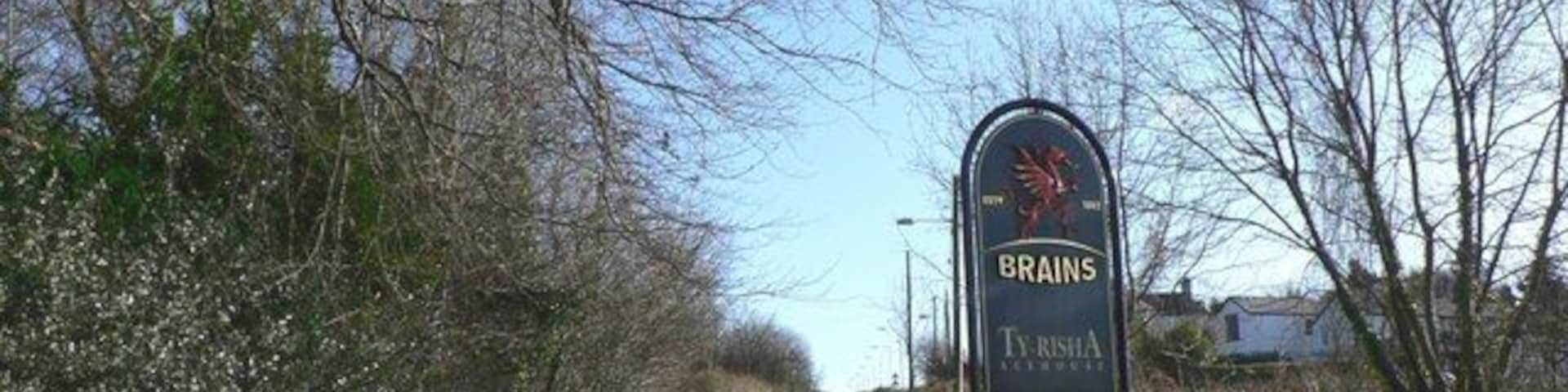 Roadside 'pub sign at Pen-y-cae - Bridgend