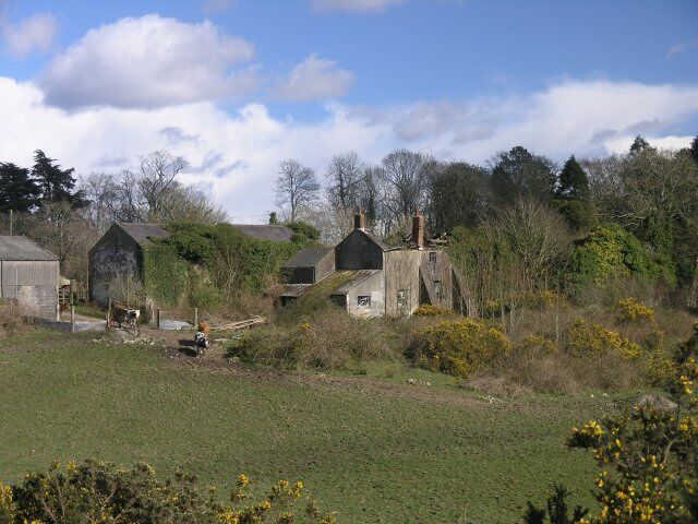 Park Farm (derelict) Park farm has obviously seen better days, but the land around it is still managed well as cattle could be seen ambling into the field and also surrounding farm buildings looked well maintained.
