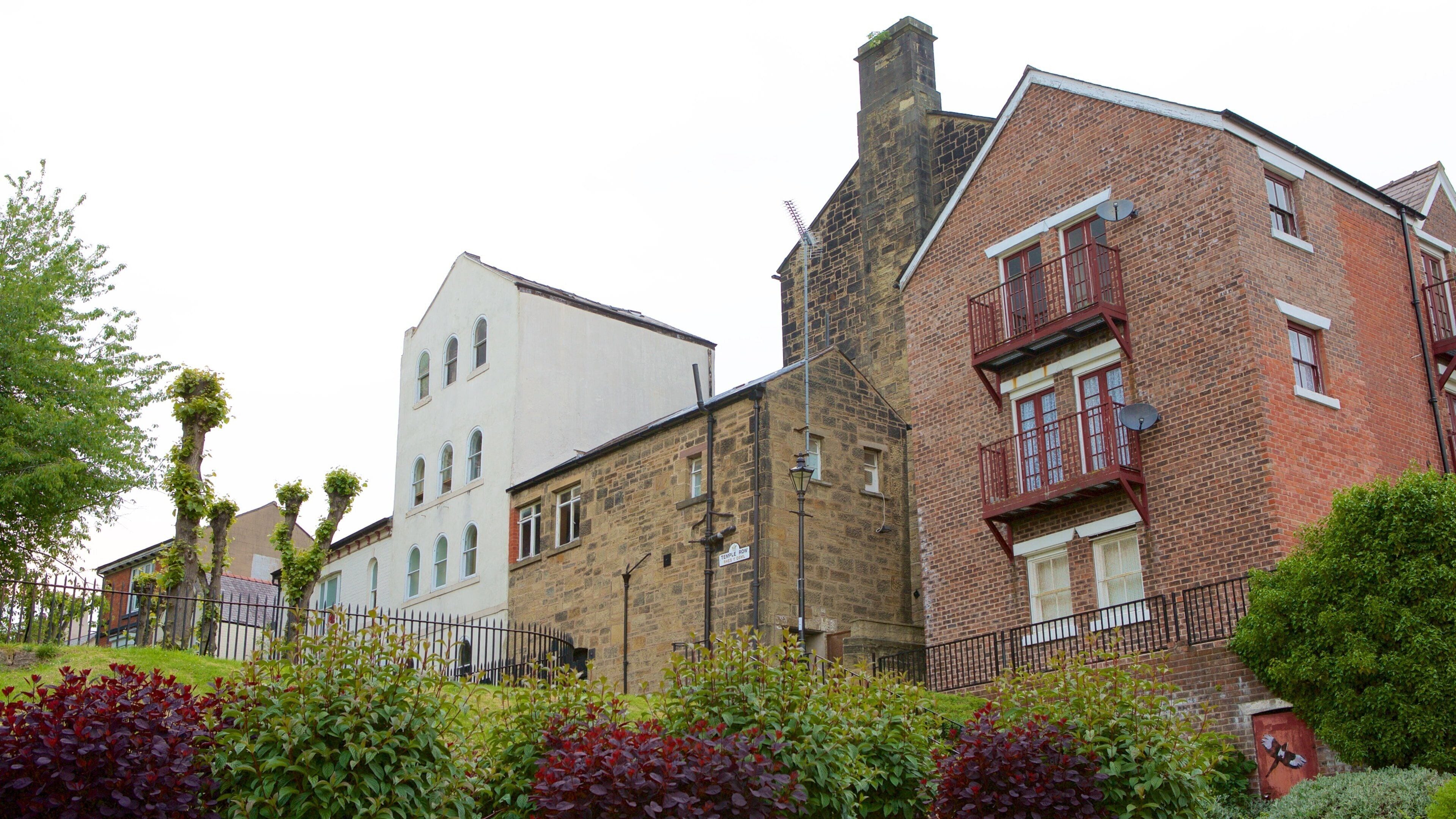 Wrexham ofreciendo escenas urbanas y una casa