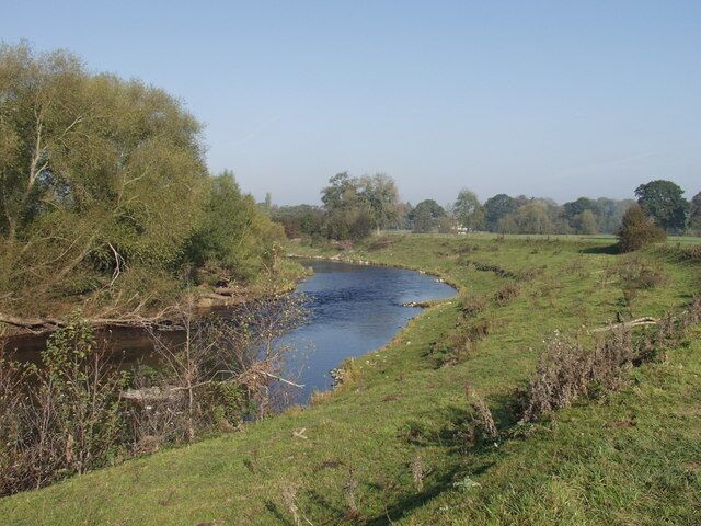 Afon Dyfrdwy near Dongray Hall Taken from the flood protection bank it is possible to see how much the River Dee rises to flood.