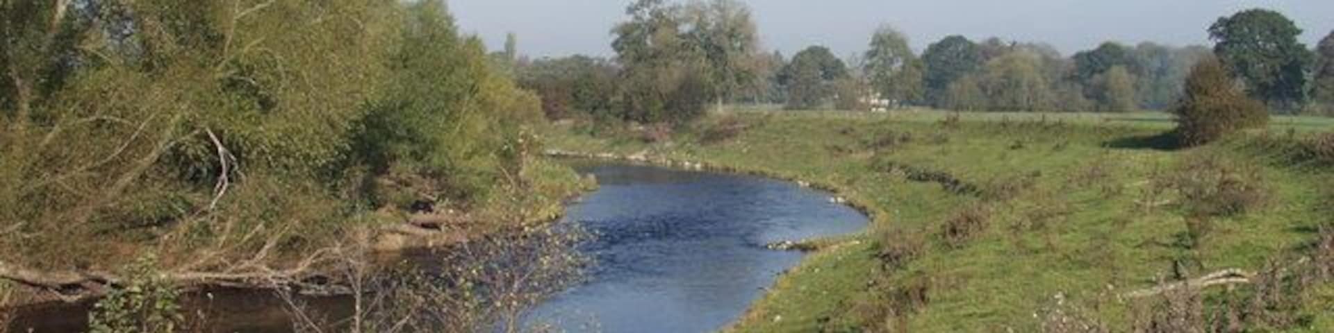 Afon Dyfrdwy near Dongray Hall Taken from the flood protection bank it is possible to see how much the River Dee rises to flood.