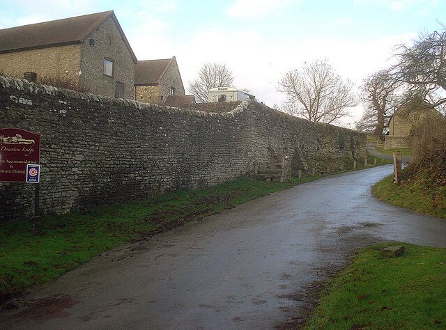 Old Downton Lodge Situated on the bend in the lane. The Old Downton Lodge restaurant and hotel now appears to be closed - perhaps part of the decline in the Ludlow area as an 'in' gourmet location.