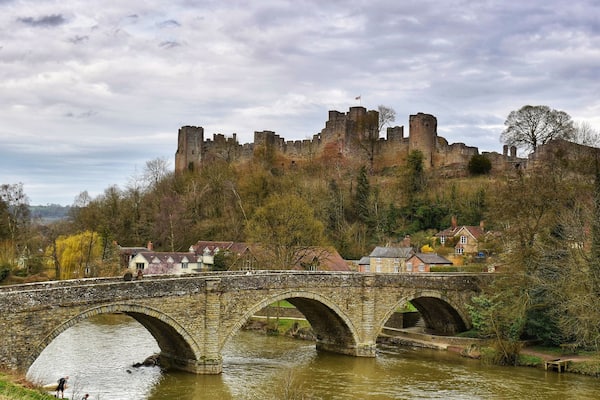 Ludlow Castle as seen from the banks of the River Teme. Could imagine this would be lovely here in the summer. #roadtrip #spring #Castle #bridge #river #details