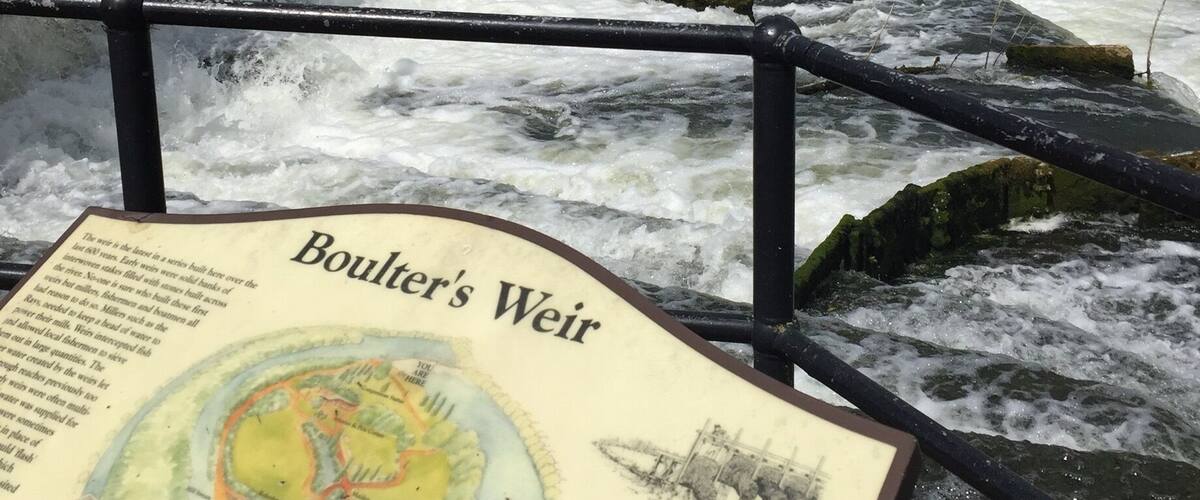 Lovely spot ..nice park and weir .