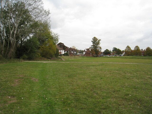 The Moor - Cookham A small area of flood plain owned by The National Trust. Was this a smart move in the past to avoid the cost of maintaining flood defences?