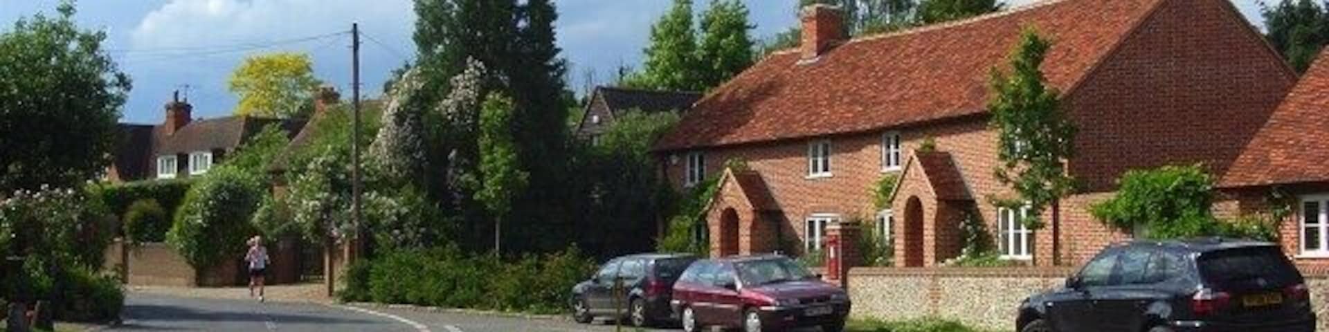 Dean Lane, Cookham Dean Cottages and a small green at the foot of Alleyns Lane.