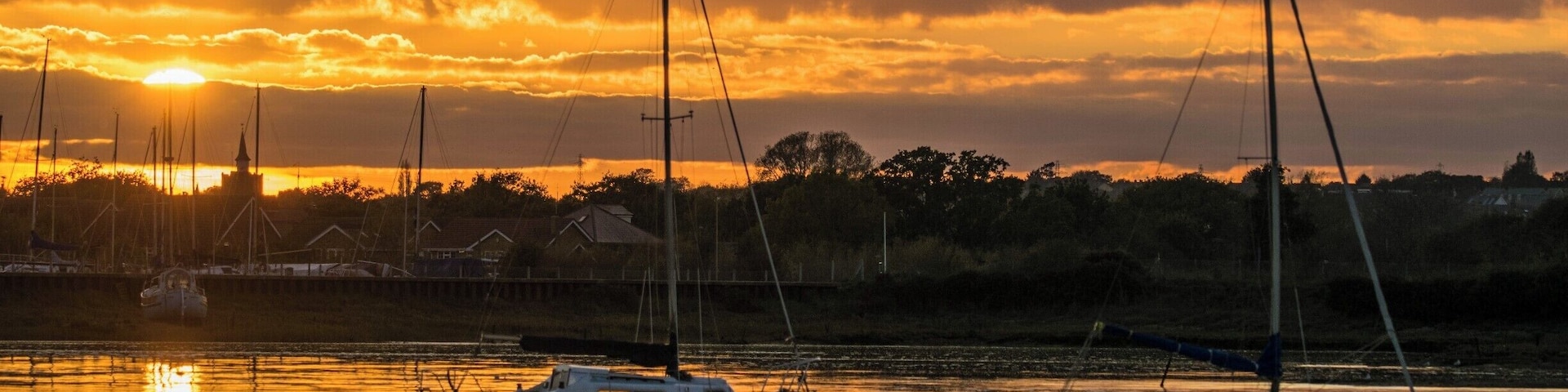 Perfect for walkers , cyclists and photographers , a stroll down the seawall ,looking at the beautiful Blackwater Estuary. Lots of little birds usually feeding . Some pubs along the seawall too so can stop of for drinks and bite to eat .