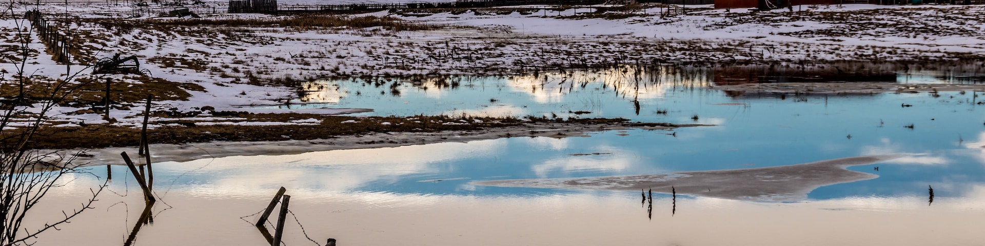 Chinook arch over a farmers field, Stettler County, Alberta, Canada