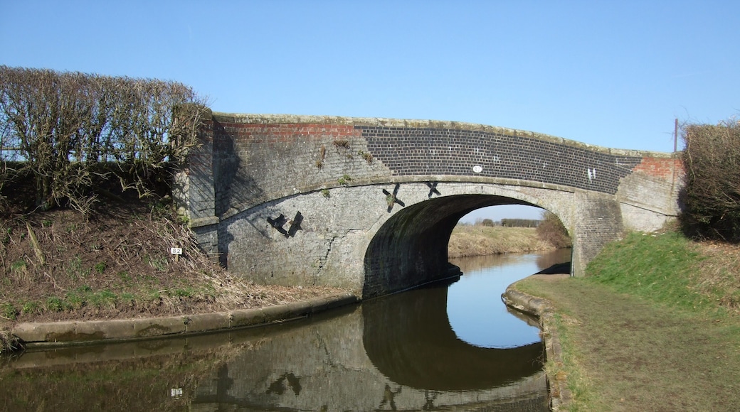Coole Lane bridge - number 82 - near Audlem Viewed from the Shropshire Union canal footpath. Roadsigns indicate it is a weak bridge.