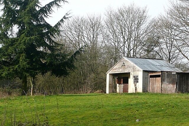 Stable north of the Enborne This field, sandwiched between the River Enborne behind us and the A339 is a peaceful haven from the traffic just a few metres away. This appears to be a stable.