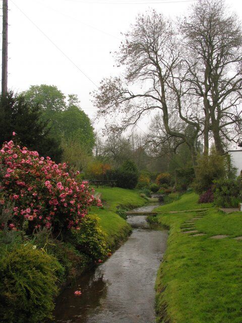 The Stream alongside Ye Olde Swan Inn. This stream runs diagonally through the square from NE-SW and is on the eastern side of the pub, between the pub and the road into Newtown.