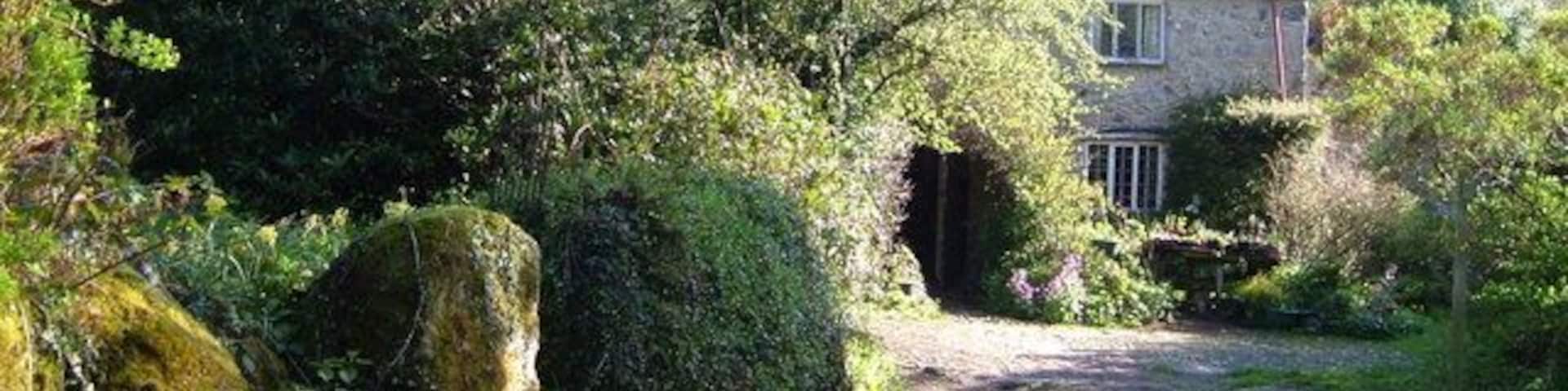 Horsham. Some distance from the nearest tarmac, this farm is set amid small fields and woods on the edge of the River Bovey woodlands gorge at Horsham Cleave.