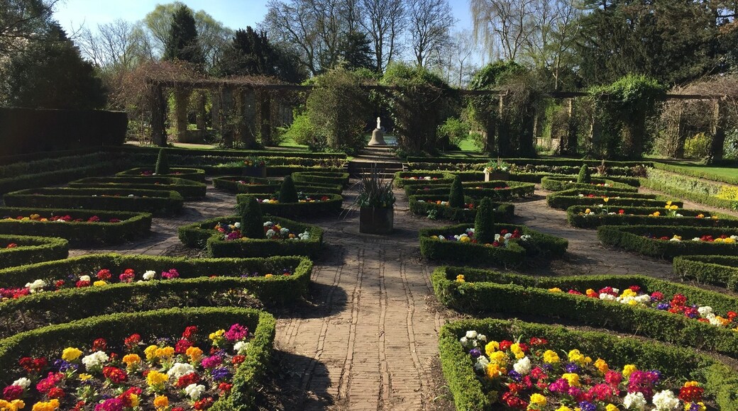 Beautiful peaceful place to visit with so many wonderful trees and plants - free admission