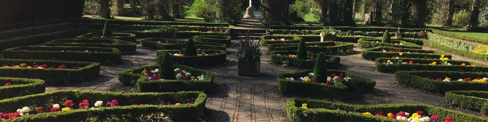 Beautiful peaceful place to visit with so many wonderful trees and plants - free admission