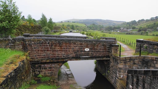 Photograph of Bridge 69, an accommodation bridge over the Huddersfield Narrow Canal near Diggle, Saddleworth, Greater Manchester, England