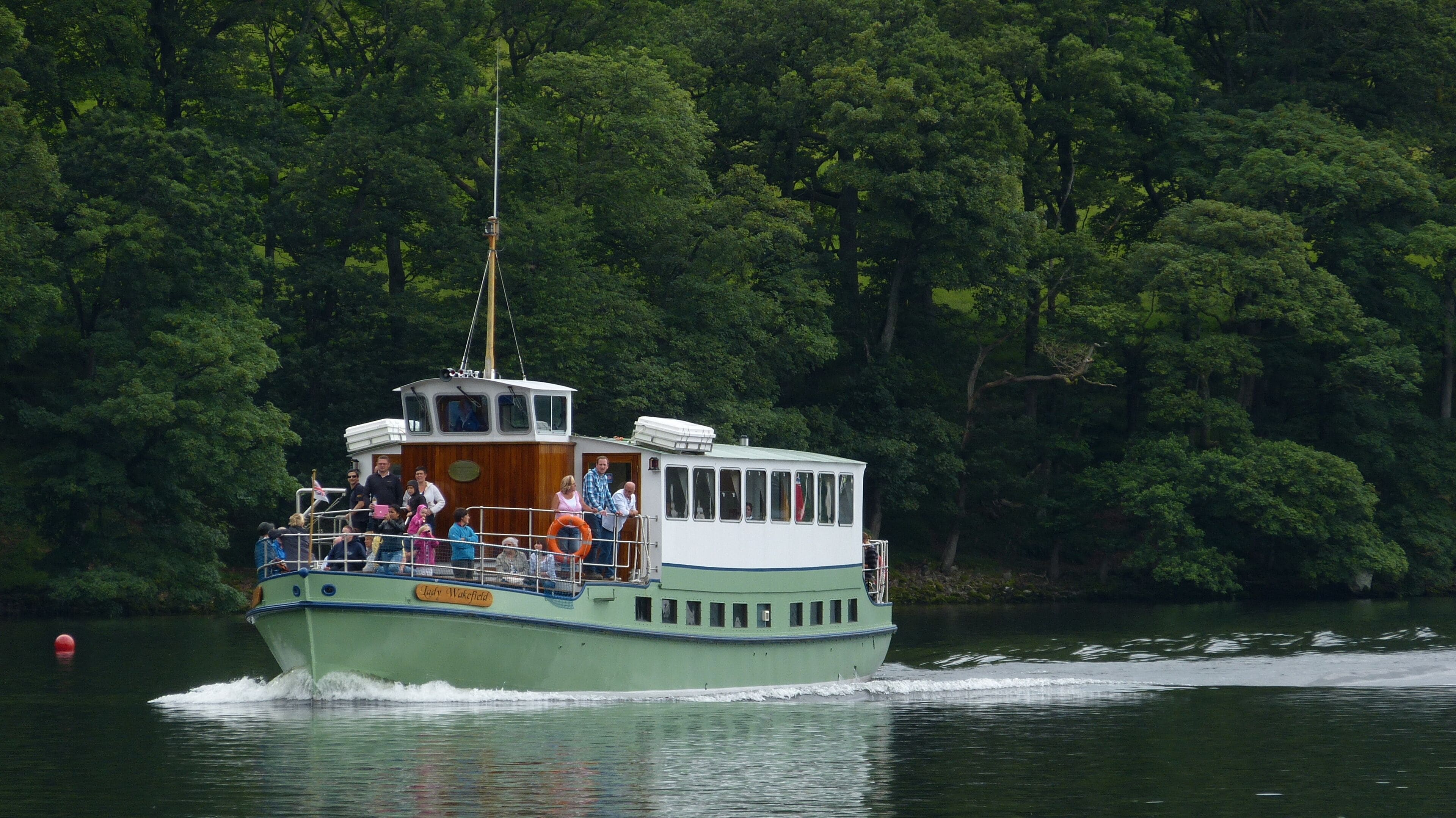 MV Lady Wakefield approaching Howtown.