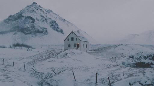 Freezing mornings on the Icelandic coast #takeahike