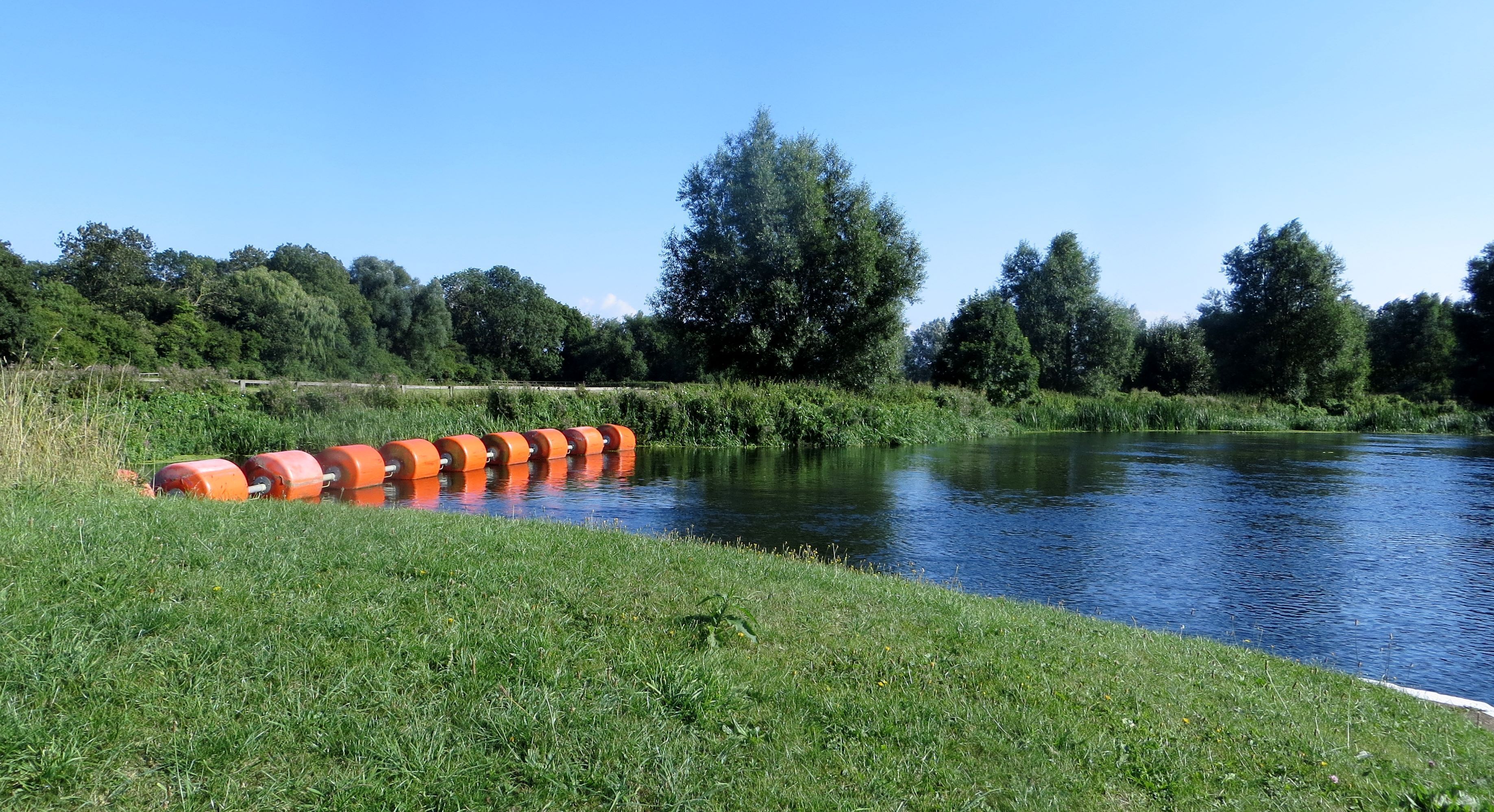 Protecting the weir at Wansford Lock - August 2013