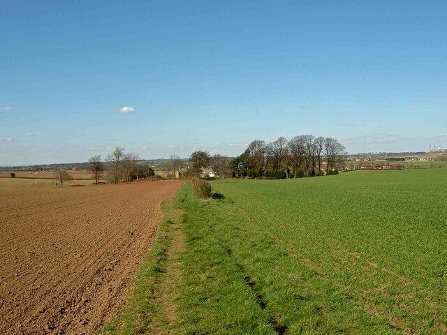 Bridleway from Upton Coming up to the grounds of Rogerthorpe Manor hotel.