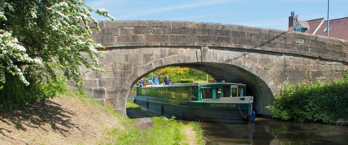Photograph of Bell Fold Bridge, bridge No. 35 over the Lancaster Canal