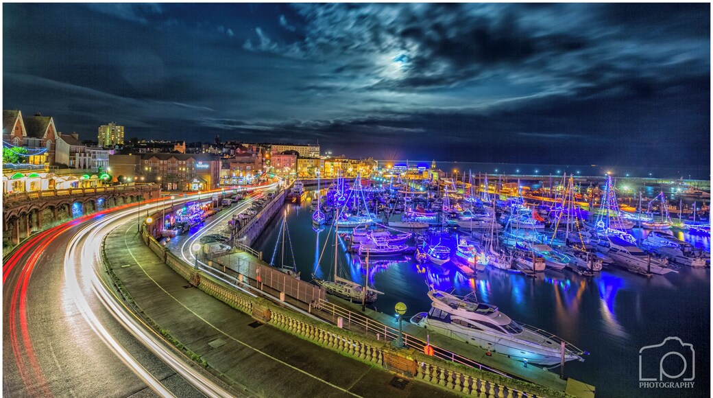 Every year the local Yacht Club all decorate their vessels with christmas lights to help raise money for the RNLI its a great spectacle well worth a visit along the harbour and why not pop into one of the many local cafes and bars after.
Go watch the vlog https://youtu.be/LVCTH99mUdo