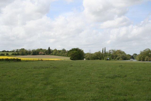 Towards Sowberry Court View of the riverside meadows towards Sowberry Court. The white box standing in mid-photo is about where a gun emplacement was which I think was demolished when another pipeline went through.