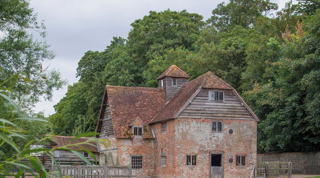 This is a photo of listed building number 1059523.