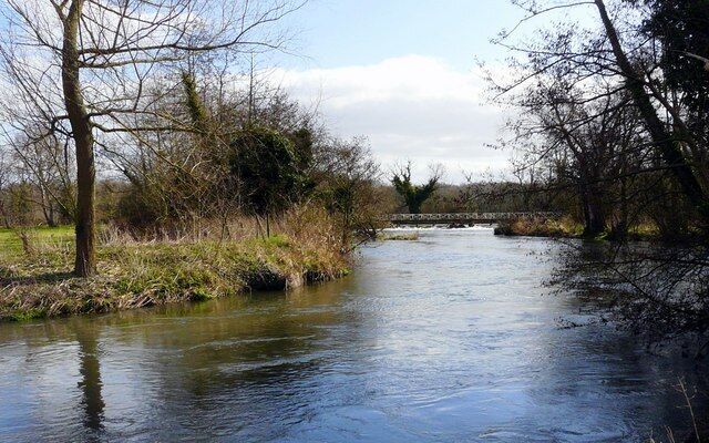 Weir on the Kennet & Avon canal The weir is the boundary between the Kennet & Avon canal with a loop which meets back up with the canal almost 1km north-east of where the photo was taken