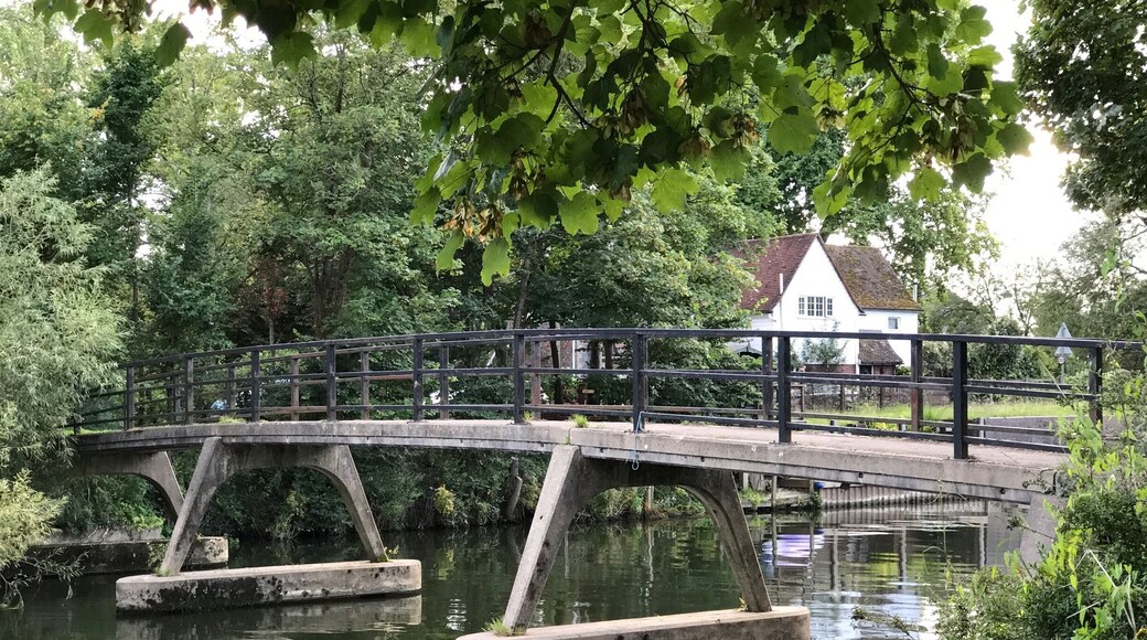 Walking bridge on the Thames at Sonning