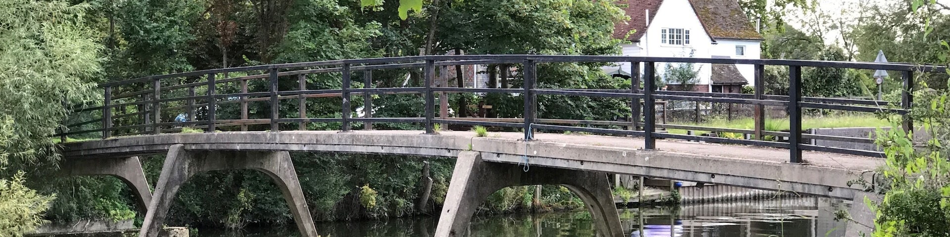 Walking bridge on the Thames at Sonning