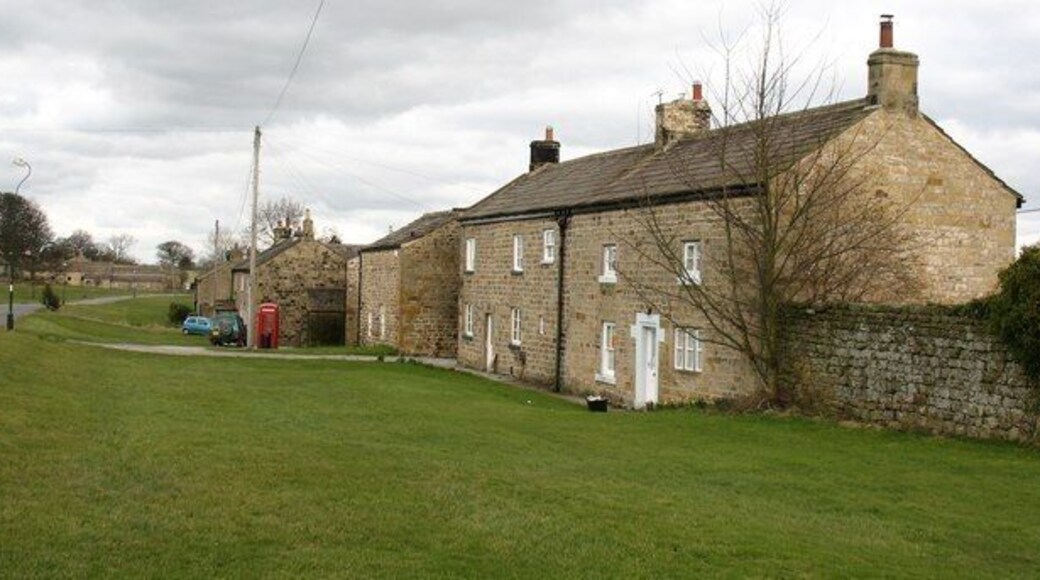 Cottages by the green Fearby has a large and irregularly shaped green with a scattering of stone built cottages around its margins.