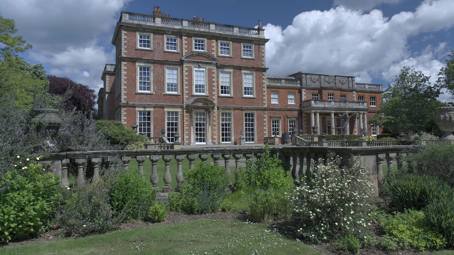 Beautiful gardens and a fantastic Dolls House exhibition