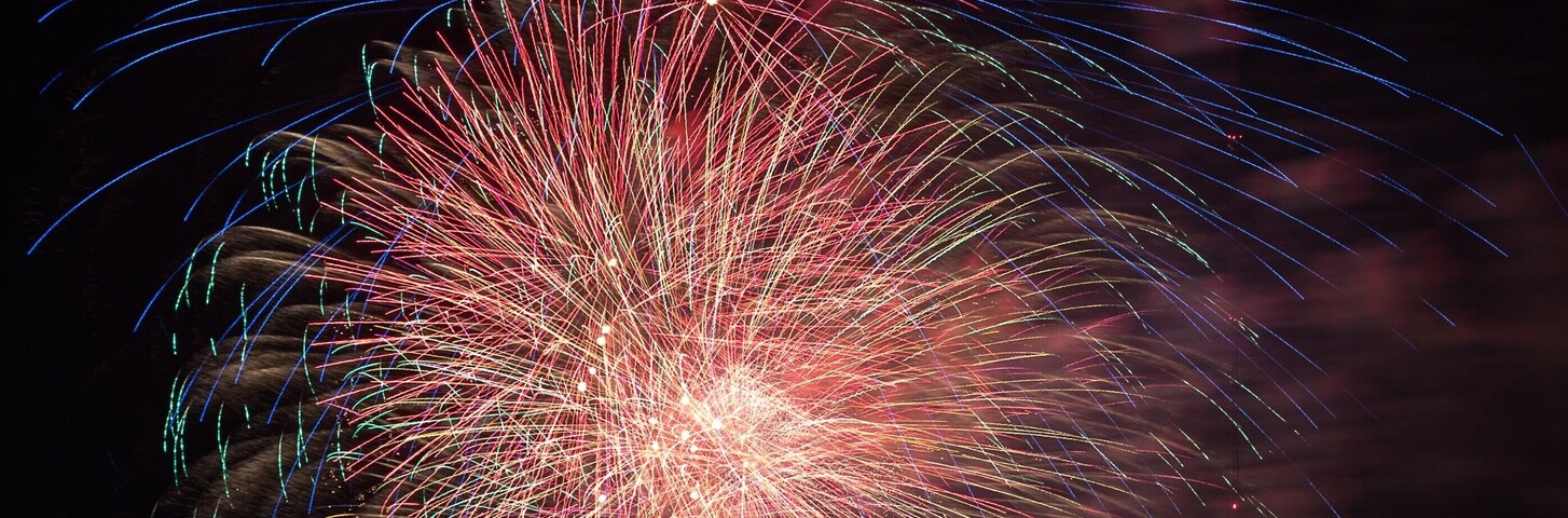 Spectacular Firework show over Birmingham, AL celebrating Independence Day #troeon #Fireworks