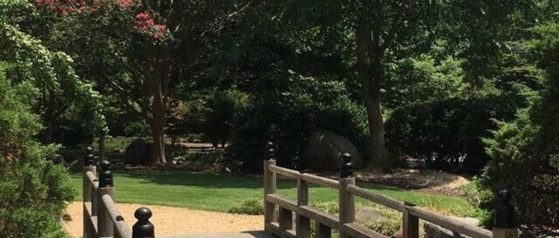 Passing through, I needed to stretch my legs so I took a detour to the gardens. I was only able to see the Japanese garden. It is beautiful! The landscaping is on point. The only suggestion I would give would be to clean the water.