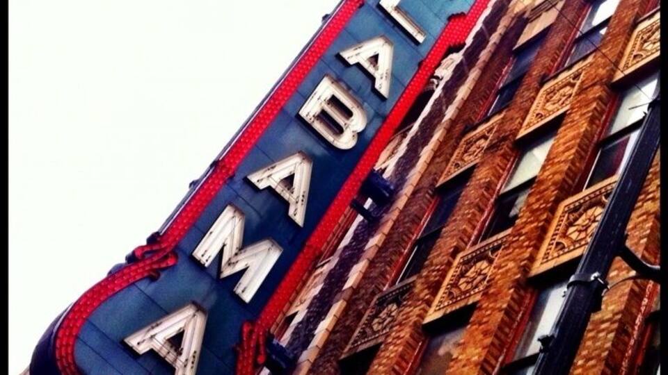 A building with a sign that reads "ANADIPIA."