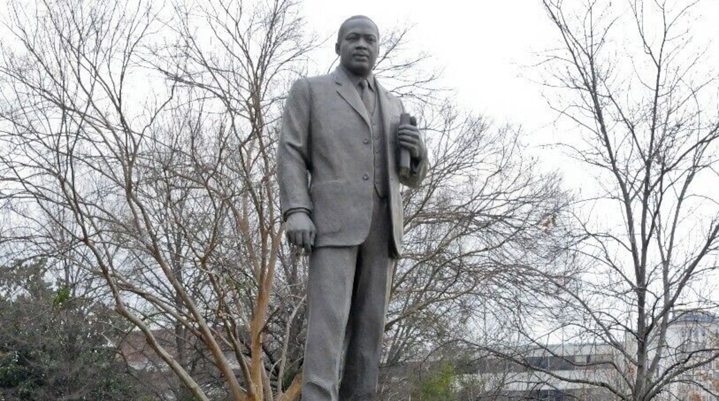 This commemorative statues of Dr. Martin Luther King, Jr. stands In Kelly Ingram Park. In 1992 the park was renovated and rededicated as "A Place of Revolution and Reconciliation."
#MLK #CivilRights