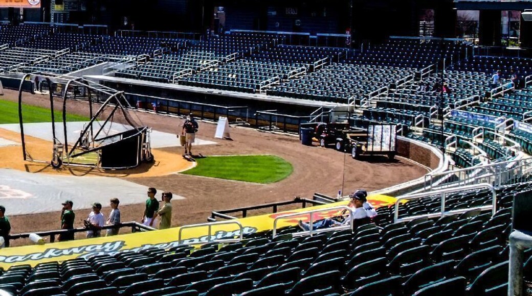The home stadium for the Birmingham Barons. A great facility with restaurants and brewery's nearby that serve food/beer in the stadium during games
