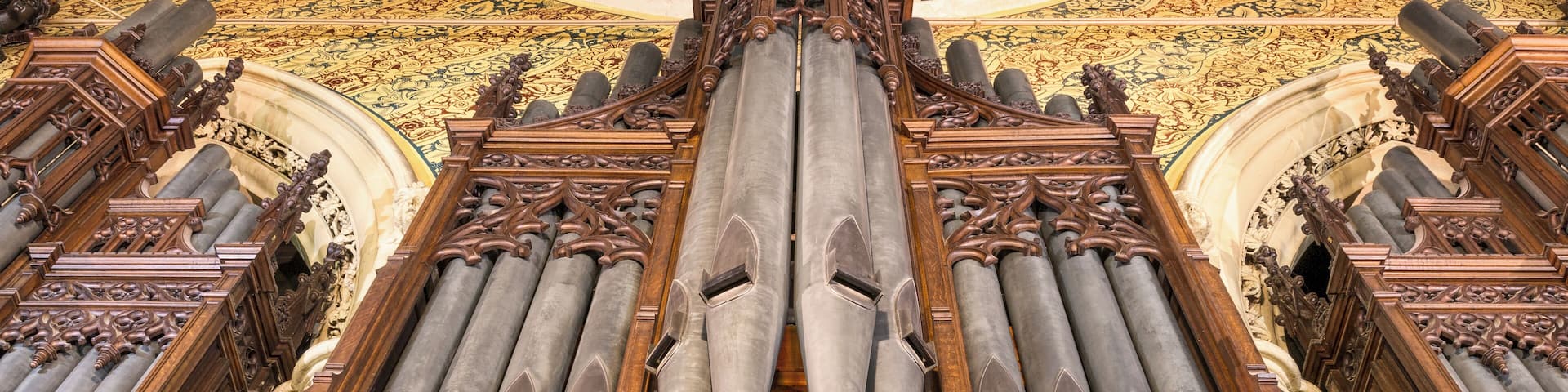 Rochdale Town Hall Wikidata has entry Q7353813 with data related to this item.