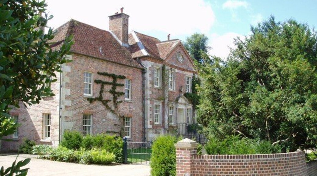 Reddish House at Broad Chalke. I wonder what the former owner of this house, the late Sir Cecil Beaton, would make of this photograph.