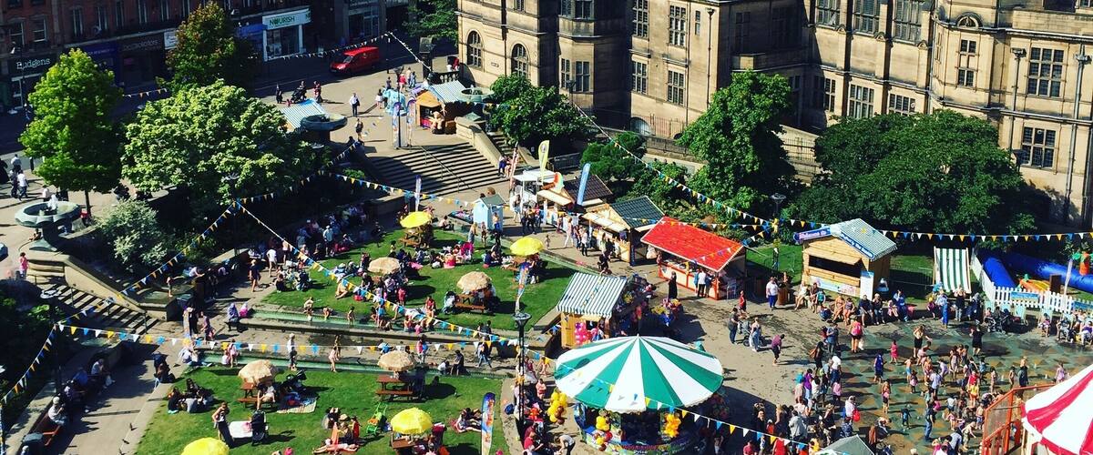 Nice high view of the Town hall and gardens in Sheffield city centre!