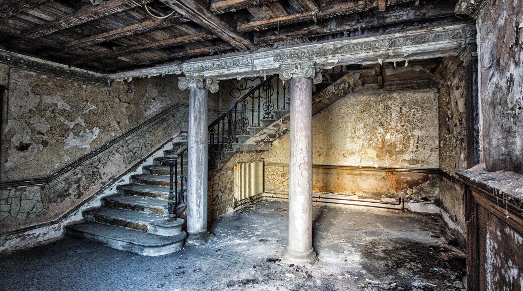 An old abandoned building near Sheffield that we explored... #BvSExplore