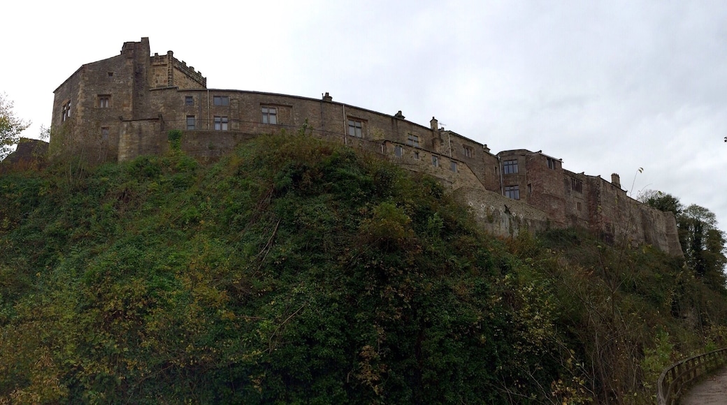 SKIPTON CASTLE in Yorkshire, England. This iphone panorama was taken from the walk along the Skipton Canal.
I didn't go into the castle this time; however, the entrance is on the other side of the picture, a bit to the right. It was lovely to see the castle from this perspective because it is quite big!
Skipton Castle is well worth visiting and full of beautiful nooks and crannies. There is an entrance fee, but so worthwhile!
Skipton is also a great base to explore the surrounding Yorkshire Dales #NationalPark.