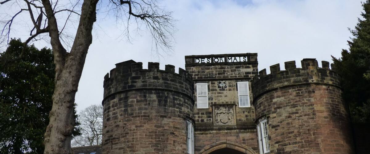 Very interesting 900 year old castle in Skipton with old Banqueting room, dungeon etc. Nice woodland walks in nearby Skipton Castle Wood.