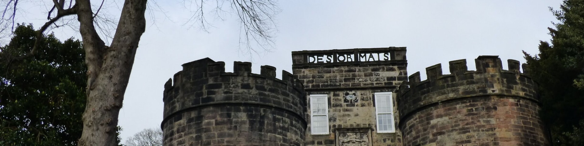 Very interesting 900 year old castle in Skipton with old Banqueting room, dungeon etc. Nice woodland walks in nearby Skipton Castle Wood.