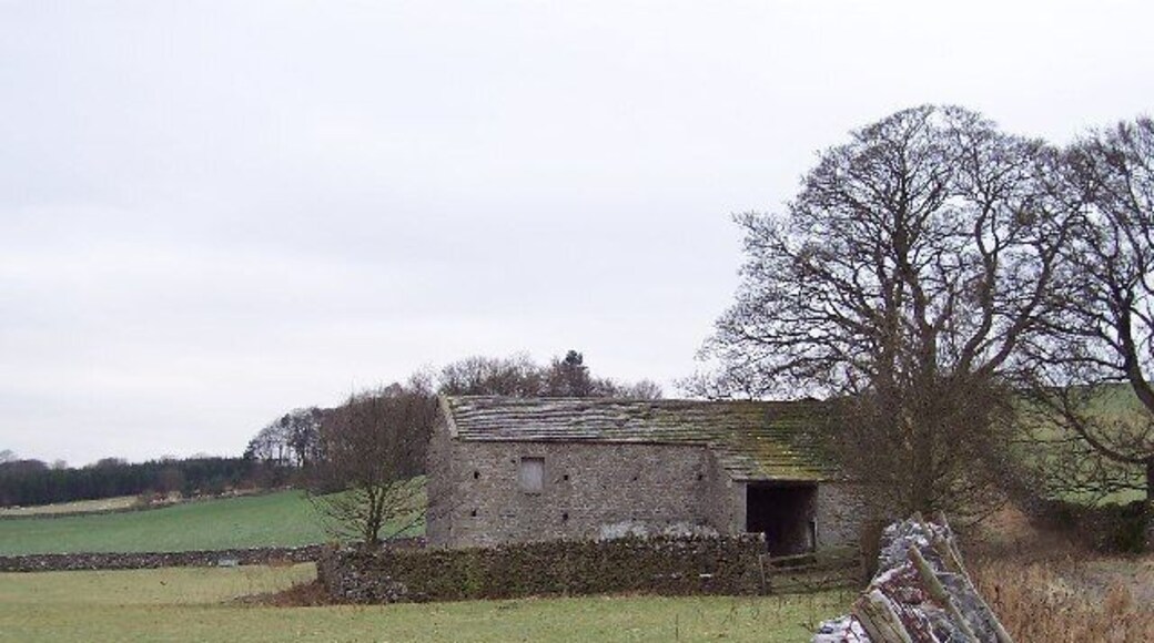 New Laithe. Laithe set beside pleasant green lane, north west of Cracoe