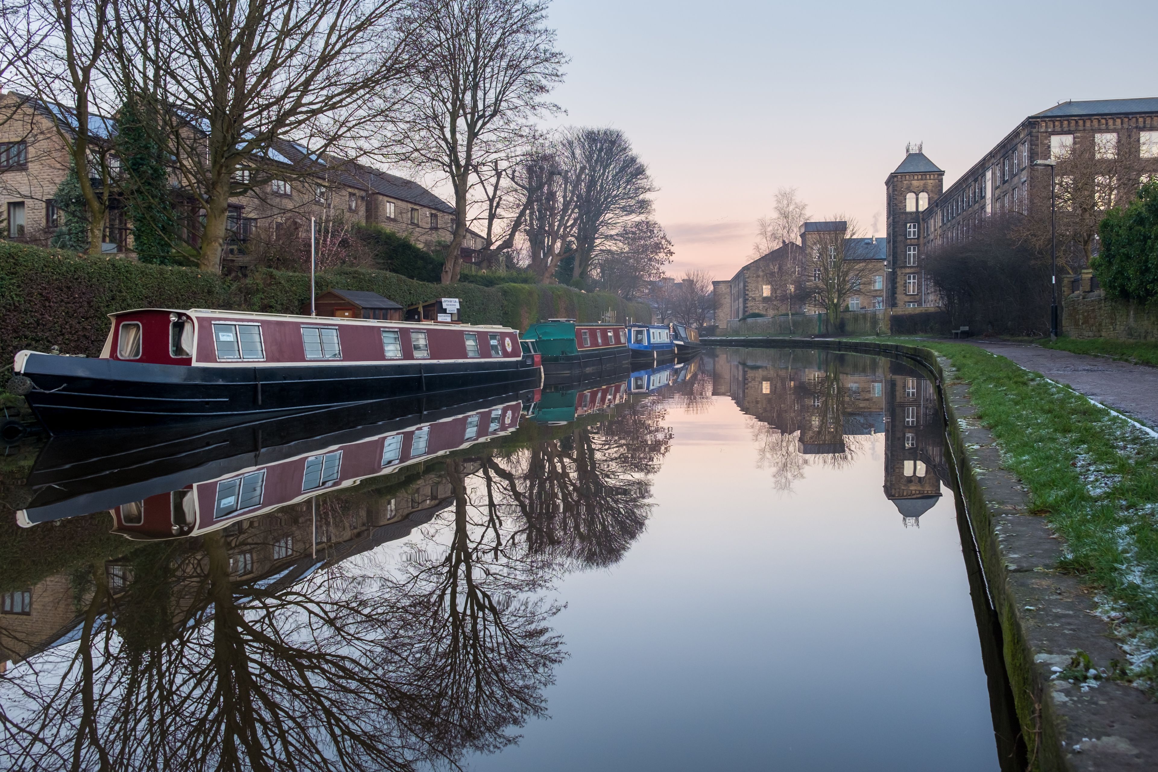 Narrow boats and reflections in the center of Skipton