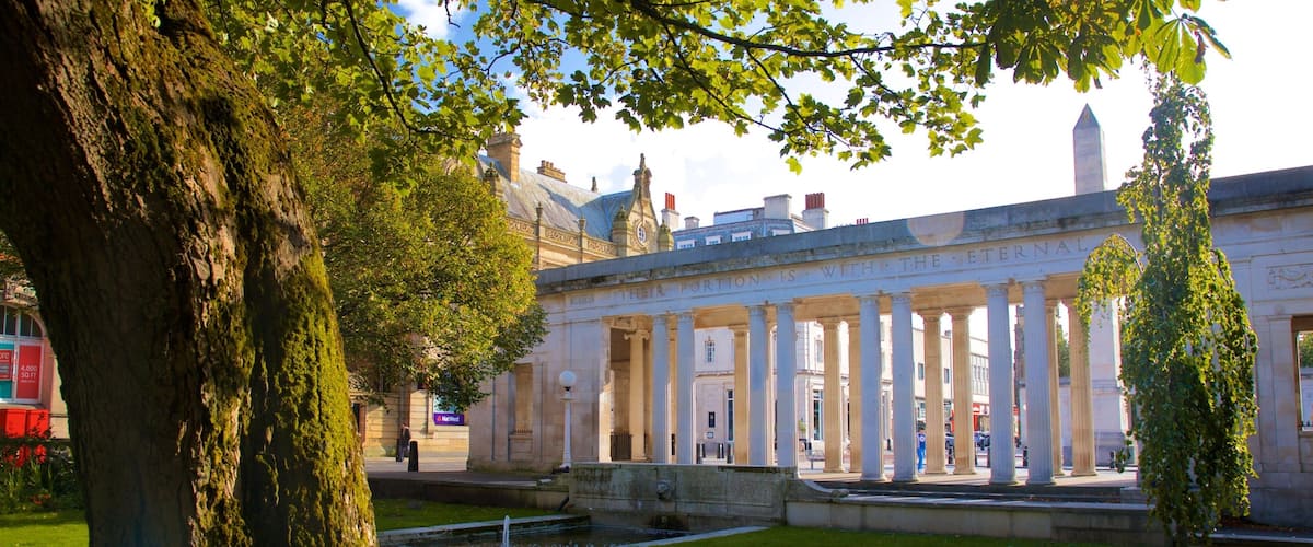 Southport caracterizando elementos de patrimônio, um jardim e uma fonte