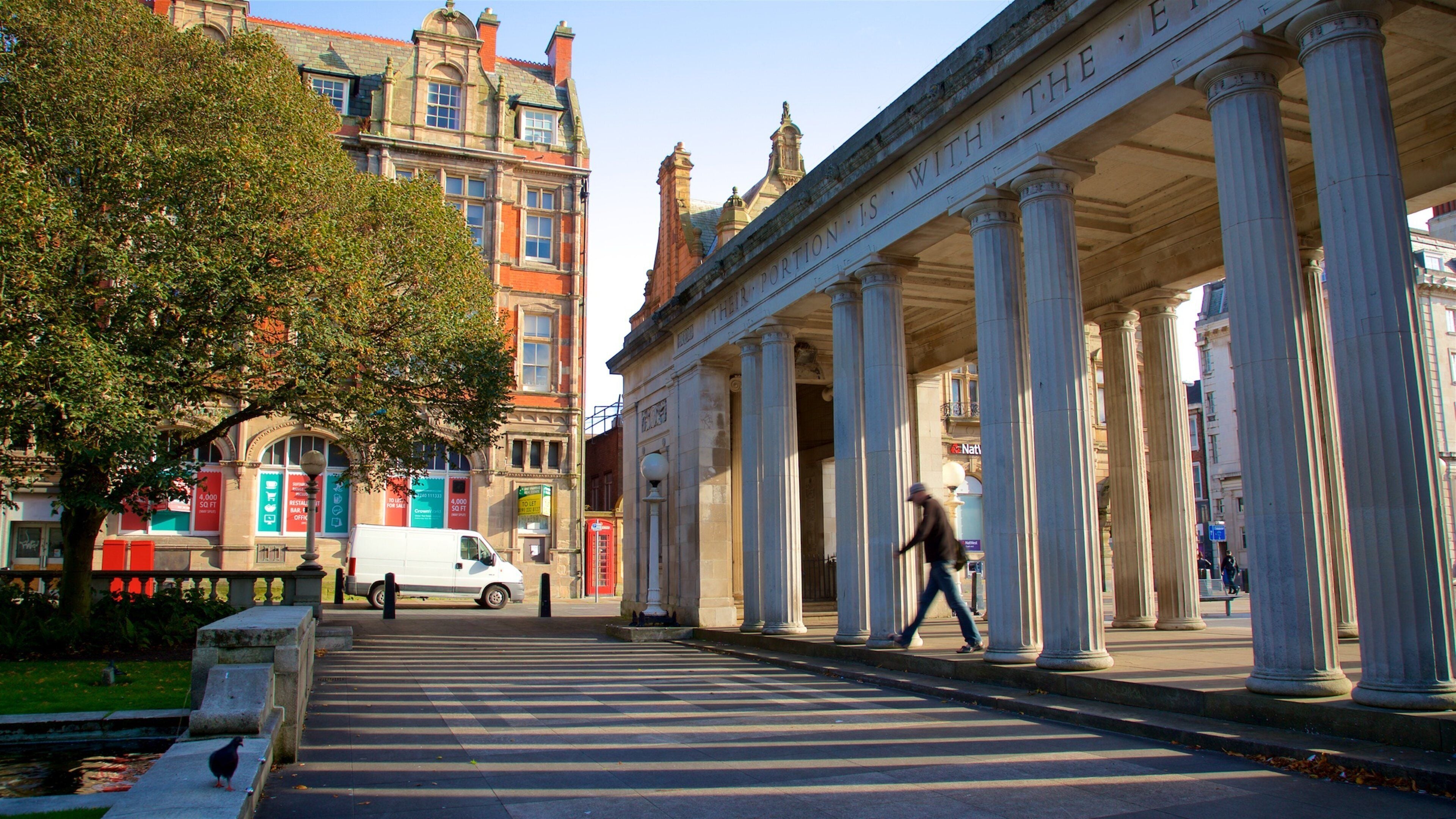Southport featuring heritage elements and street scenes as well as an individual male