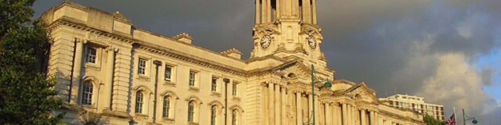 Stockport Town Hall The Town Hall celebrates its centenary this year. This is the view from the Railway Road junction. Architectural details may be obtained from http://www.imagesofengland.org.uk/Details/Default.aspx?id=210889&mode=quick .